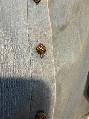 Ladies Silver Stars Tencel Button Down  by Acorn by Bob Goldfeder.  Size 10